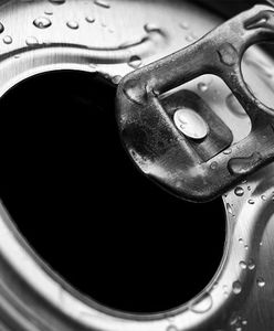 Puszki po piwie, stare opony - z tego zbudują kościół?