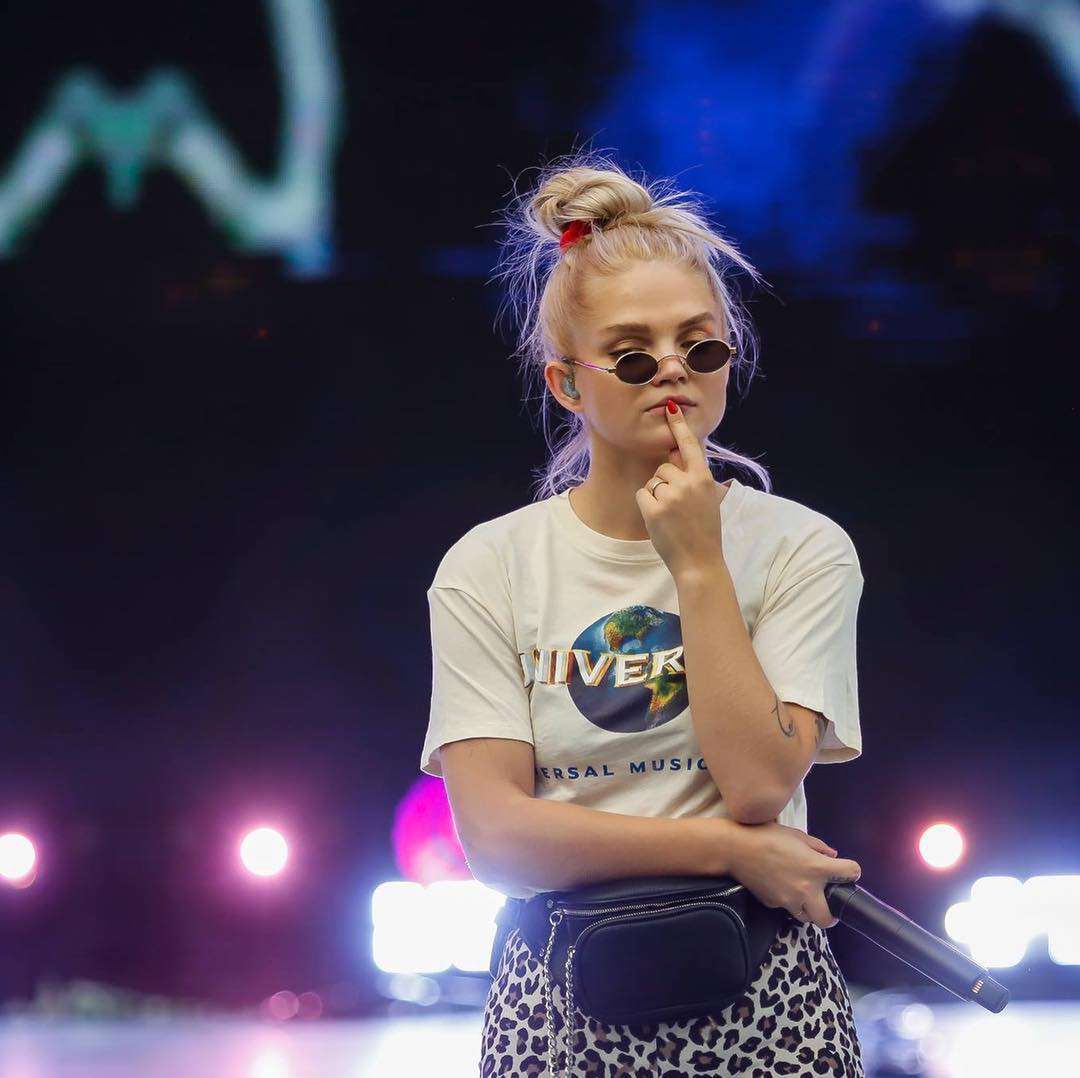 Margaret wystąpi na Sopot Top of the Top 2018. Na próbie miała koszulkę z napisem Universal