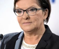 Ewa Kopacz skomentowała swoją metaforę z dinozaurami. "Dzień rozpoczęłam od freudowskiej pomyłki, sama się z siebie śmieję"