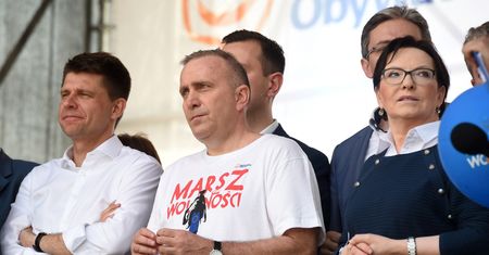 To plan opozycji na unicestwienie PiS? "Siedem kroków"