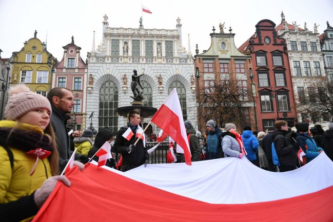 11 listopada. Parada Niepodległości na ulicach Gdańska. Aleksandra Dulkiewicz: żadna tożsamość nie może wykluczać