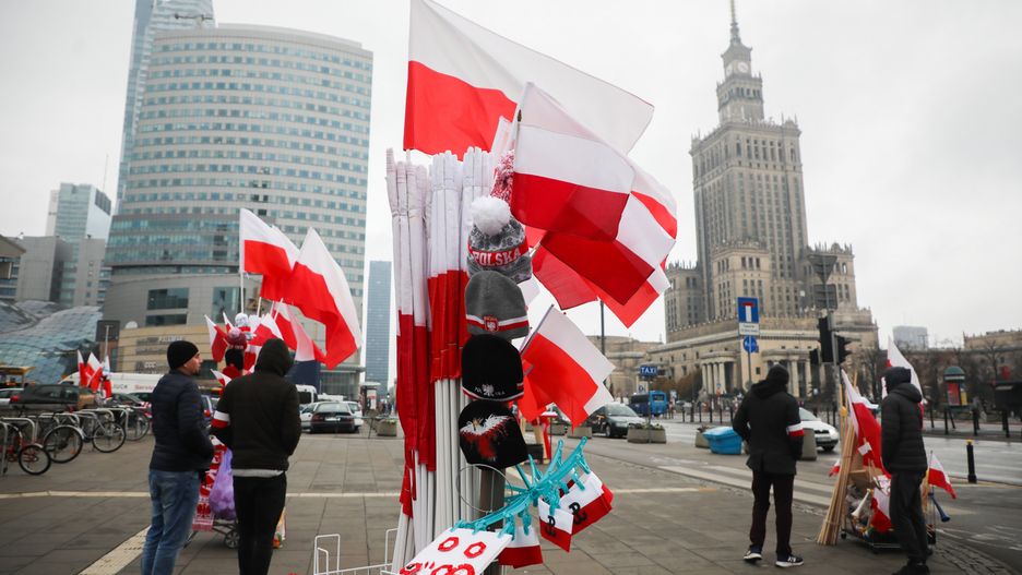 Święto Niepodległości. Przygotowania do obchodów 11 listopada w centrum Warszawy. Do Polski płyną życzenia z całego świata