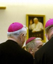 Bp Głodź: biskupi są normalnymi ludźmi