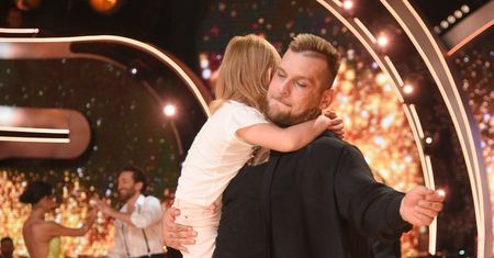 Popek przeżywa ciężkie chwile. Jego córka jest w szpitalu