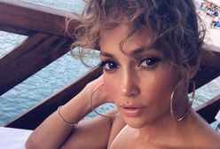 Jennifer Lopez wygląda na coraz młodszą. Bawi się razem z partnerem na huśtawce