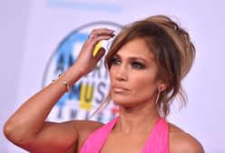 Taką Jennifer Lopez rzadko widzimy. Rozczochrana i w szlafroku