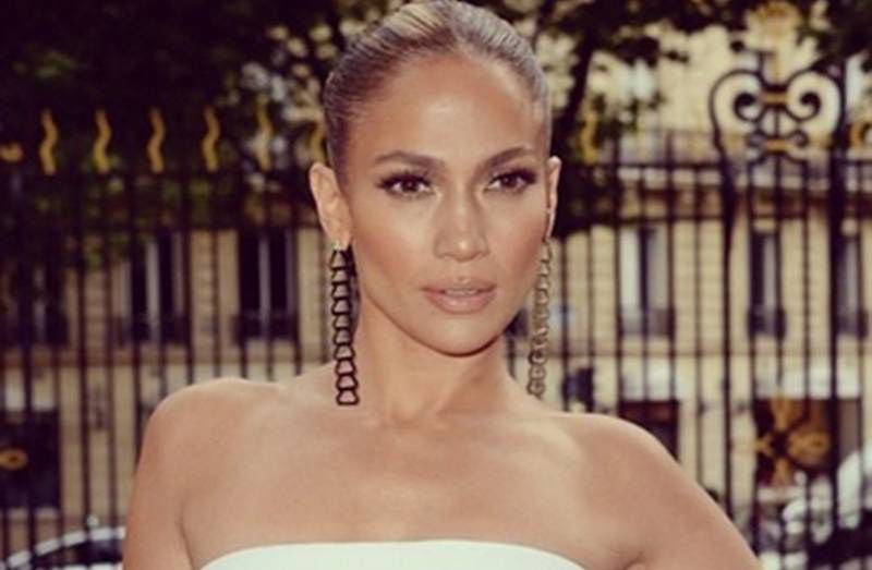 Jennifer Lopez w przepięknej kreacji Versace. Zachwyciła wszystkich!