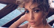 Jennifer Lopez wygląda na coraz młodszą. Bawi się razem z partnerem na huśtawce