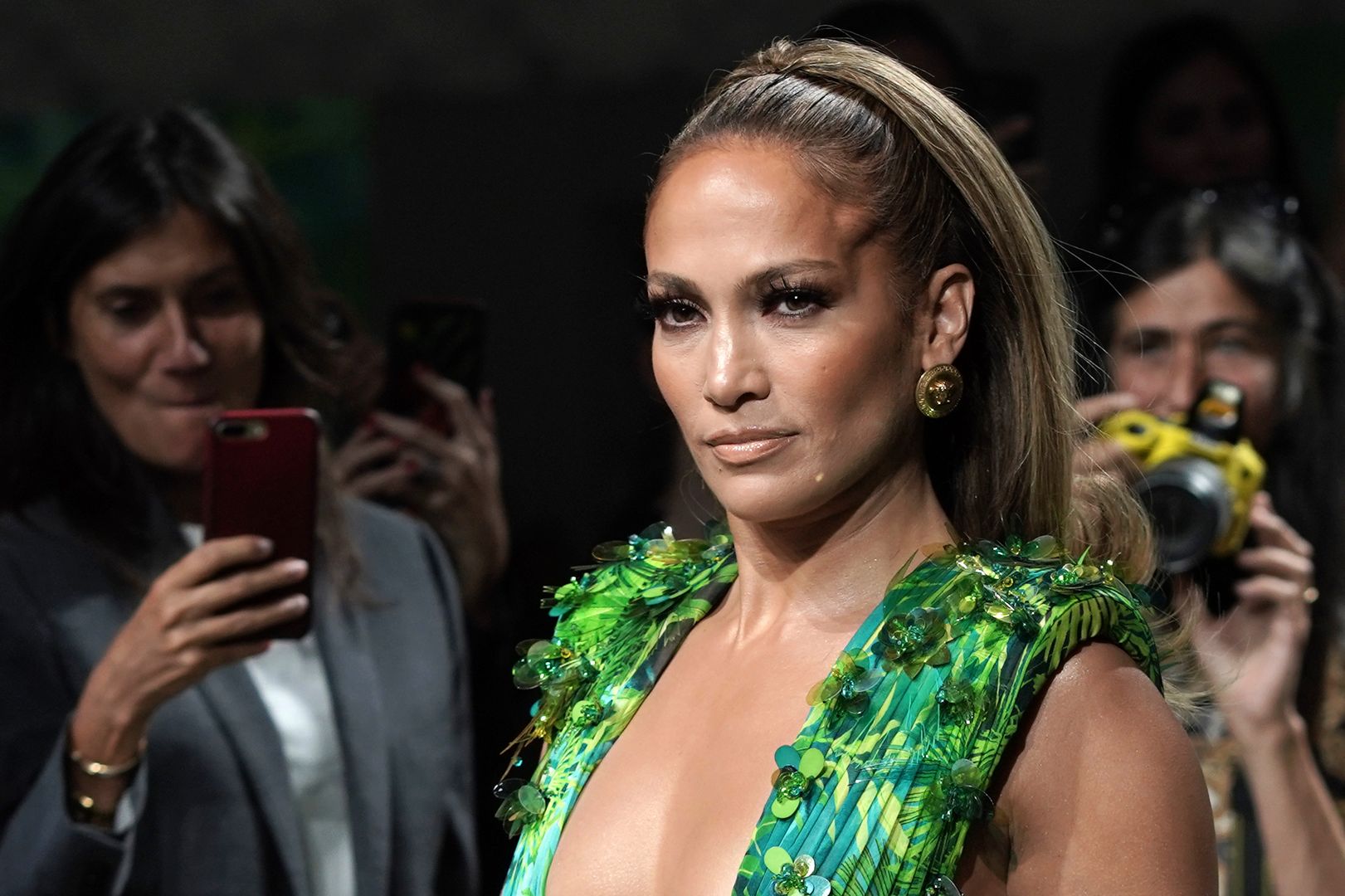 Jennifer Lopez podczas pokazu Versace.