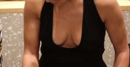 Jennifer Lopez zachwyca dekoltem. Ona wie jak zwrócić uwagę!