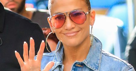 Jennifer Lopez ma 50 lat. Jak wyglądałaby bez operacji plastycznych?