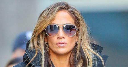 Jennifer Lopez wie, jak podkreślić sylwetkę. 49-latka wygląda rewelacyjnie