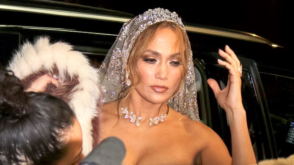 Jennifer Lopez w sukni ślubnej 