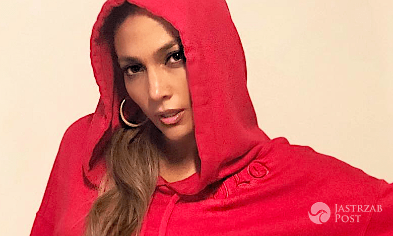 Jennifer Lopez w zniszczonej bluzie za 3 tysiące złotych! Warta swojej ceny?