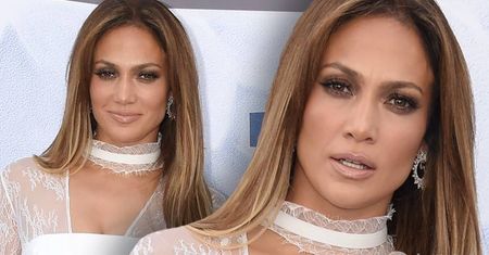Jennifer Lopez w bieli na premierze filmu. Tylko spójrzcie na jej kosztowną biżuterię za kilkadziesiąt tysięcy dolarów