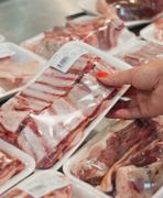 Jakie wybierać i jak przechowywać surowe mięso?