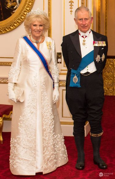 Książę Karol i Księżna Kamila na przedświątecznej kolacji dyplomatycznej w Pałacu Buckingham