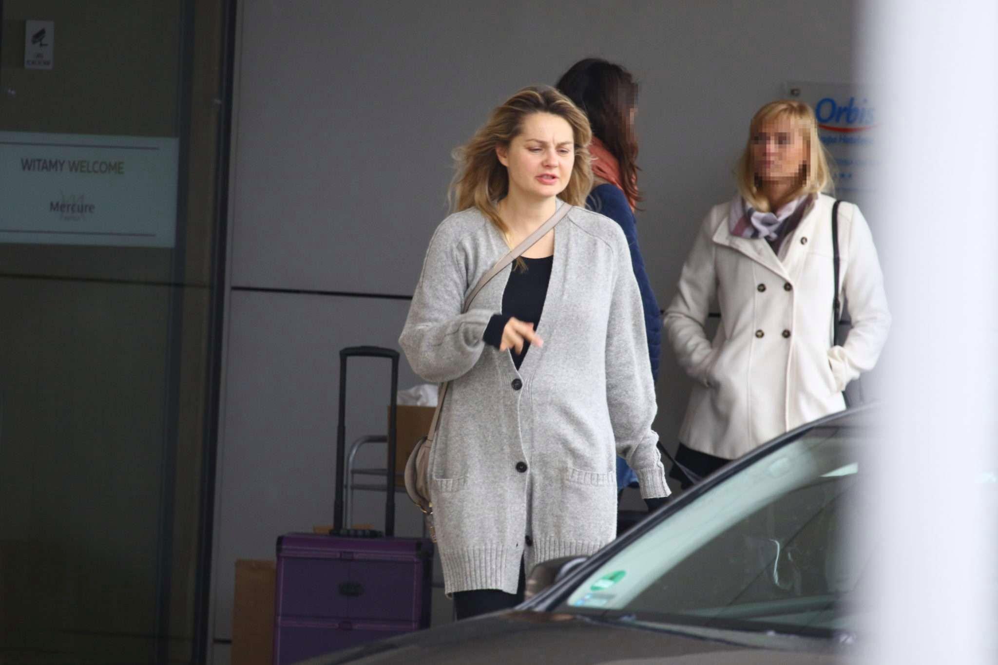 Małgorzata Socha bez makijażu przyłapana pod hotelem