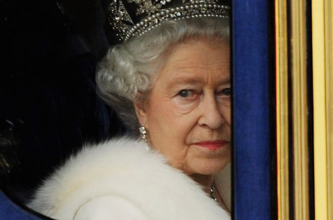 Trupy z szafy Windsorów, czyli o czym nie mówi królowa