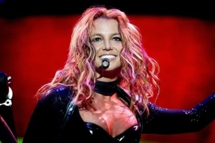 Britney 15 lat starsza