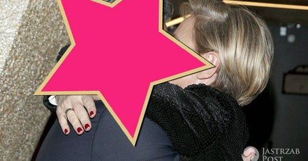 Ten znany polski aktor i jego ukochana nie szczędzili sobie czułości na premierze w teatrze