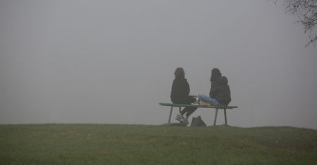 Ostrzeżenia IMGW. Alerty dla czterech województw przed silną mgłą