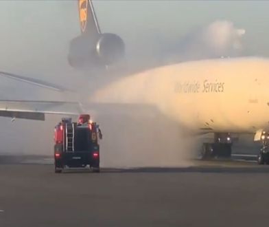 Awaryjne lądowanie samolotów na Okęciu. Zapalił się silnik