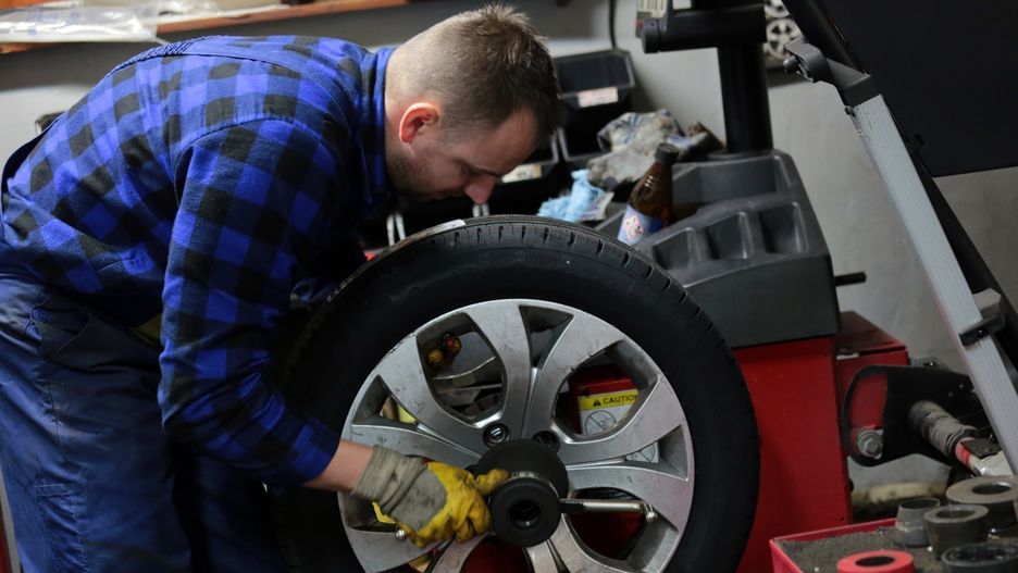 20 proc. opon używanych w Unii Europejskiej ma ślady uszkodzeń spowodowanych nieprawidłową eksploatacją. W Polsce ten odsetek wynosi 28 proc.