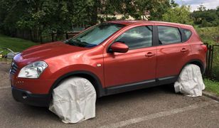 Wstydził się felg? Szykował bolid do F1? Internauci skonsternowani opakowanym Qashqaiem