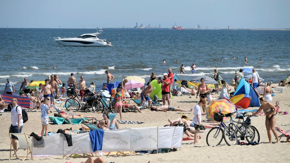 W czwartek w Sopocie nie brakowało osób, które kąpały się w wodach zatoki