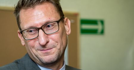 Toruń. Działacz SLD wygrał w sądzie z uczelnią. Rektorem o. Tadeusz Rydzyk