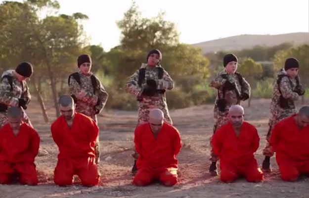 ISIS publikuje wstrząsające wideo, na którym chłopcy dokonują egzekucji na syryjskich więźniach
