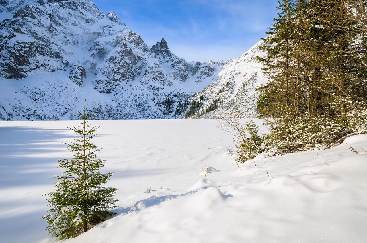 Tatry: Szlak na Morskie Oko ponownie czynny. W górach obniżono stopień zagrożenia lawinowego