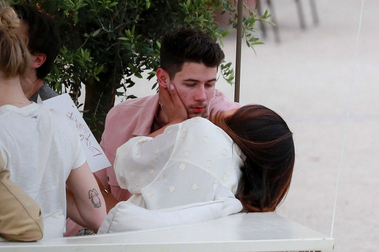 Nick Jonas i Priyanka Chopra w restauracji