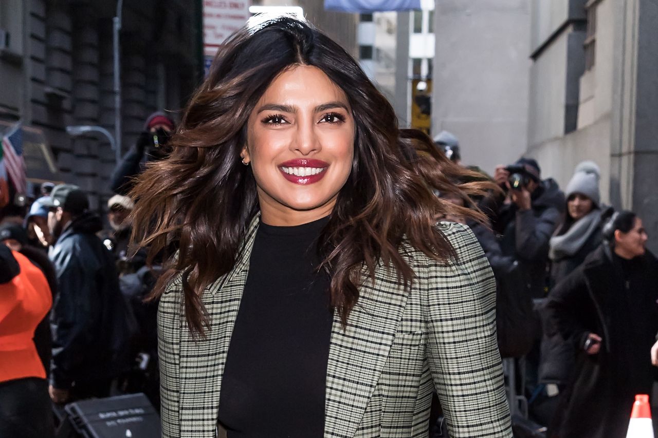 Priyanka Chopra wyraźnie zaokrąglona. Tabloidy: Jest w ciąży