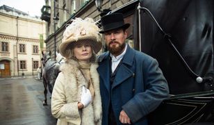 Uznano go za mordercę. Powrócił, by rozwiązać sprawę zabójstwa matki. Co w pierwszym odcinku "Belle Epoque"?