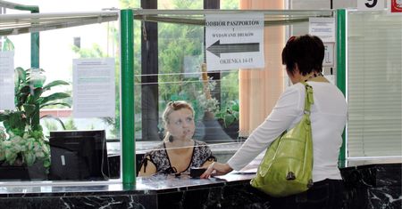 Paszport wyrobimy w dowolnym mieście. Warto o niego dbać, bo za zniszczony zapłacimy ponad 400 zł
