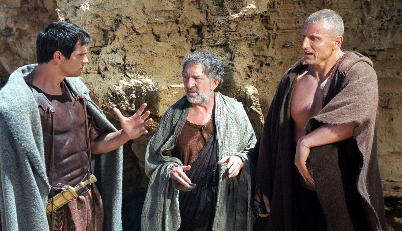 Poszedł na cmentarz. Na przypadkowym grobie zobaczył swoją twarz