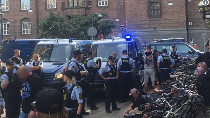 Około 30 kibiców z Polski zostało zatrzymanych.