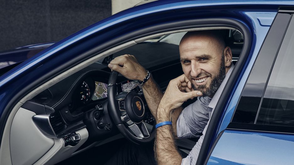 Marcin Gortat jeździł wcześniej białą panamerą