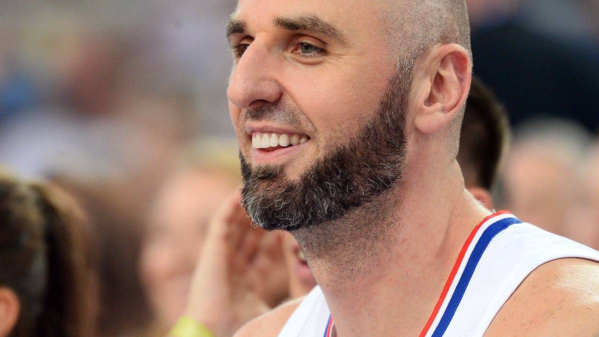 Marcin Gortat pokazał historyczne zdjęcie. Tak się podpisuje wart miliony kontrakt z NBA! Ale hit!