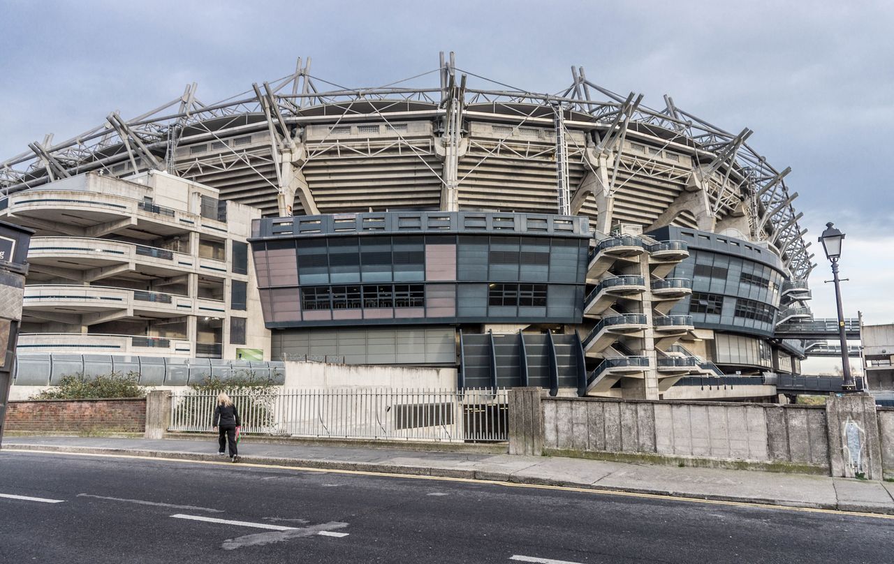 Czy rozpoznasz stadiony piłkarskie na zdjęciach?