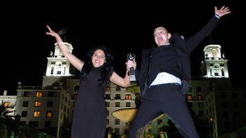 Eliza Panek i kustosz muzeum Mateusz Zmyślony po odebraniu nagrody