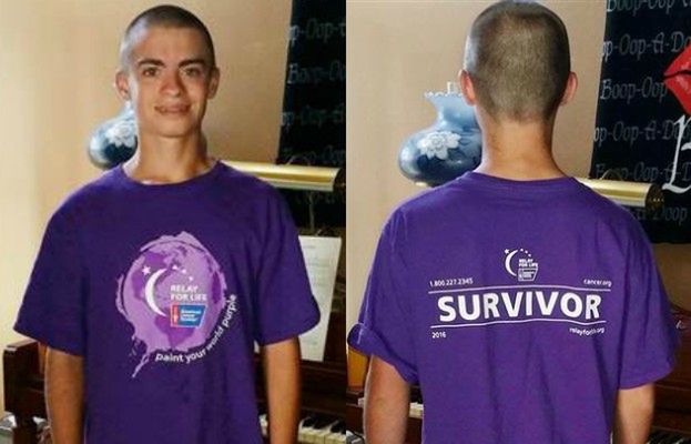 16-latek wyrzucony z lekcji za t-shirt informujący o jego walce z rakiem