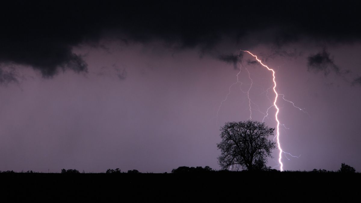 11-latek nie zdążył się schować przed burzą 