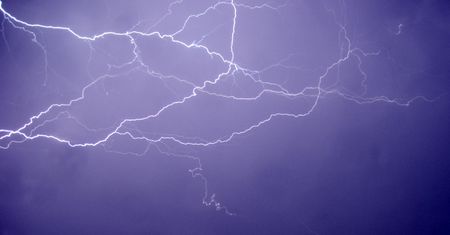 Spektakularna burza w Atenach. Pioruny rozświetliły niebo
