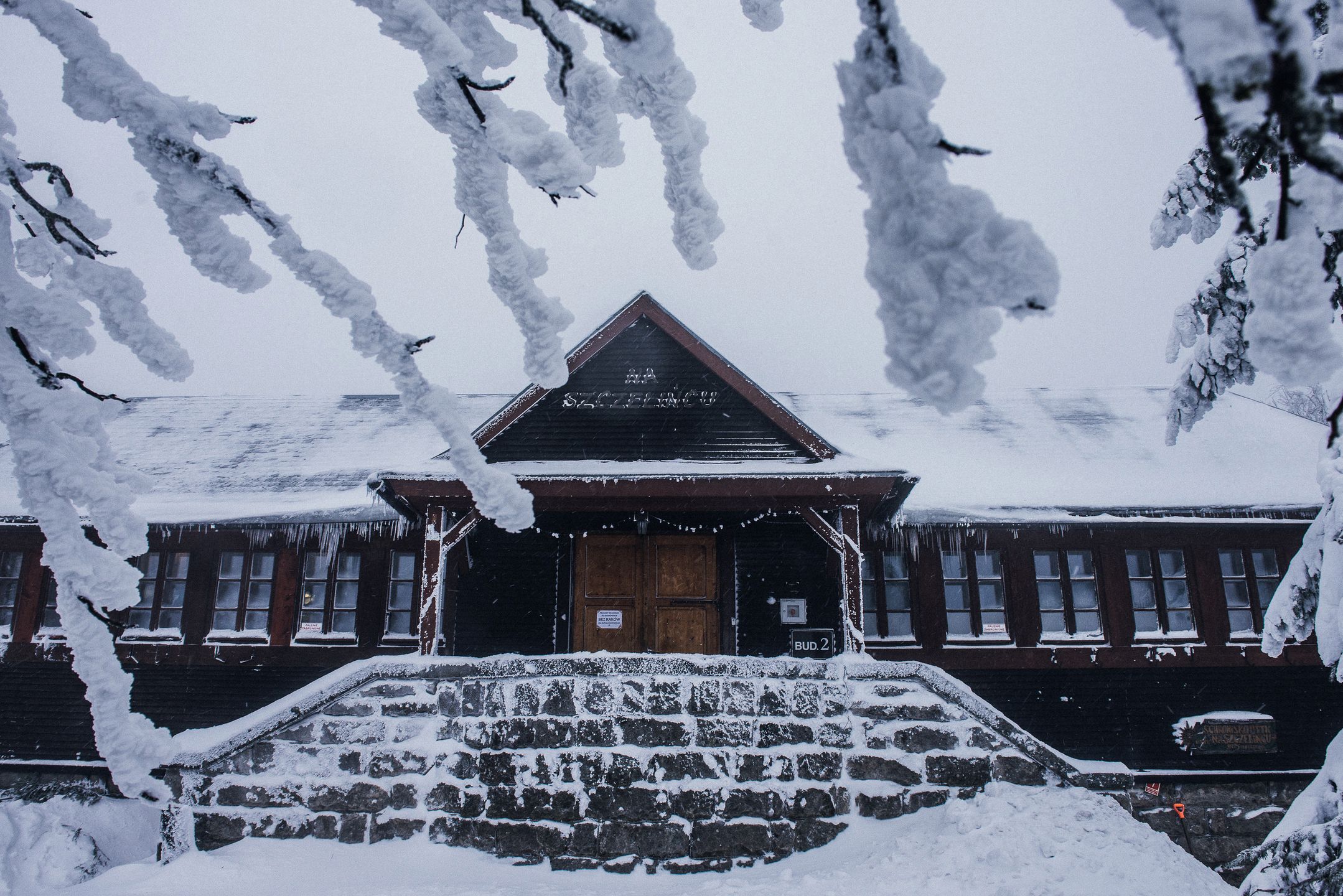 Schronisko na Szczelińcu Wielkim zaprasza o każdej porze roku