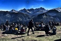 Polacy pokochali "chomikowanie" urlopów. Czasem oszczędzają na podróż marzeń, a czasem boją się wolnego