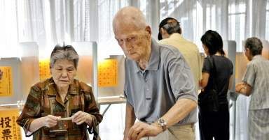 Partia Koizumiego wygrała w Japonii