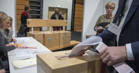 Vuczić: Serbowie głosowali za integracją z UE i bliskimi relacjami z Rosją